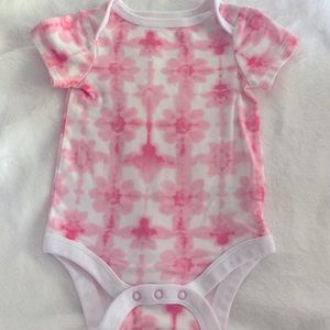 Gently used pink tie dye onesie. Brand:Cat&Jack Size 0-3 months